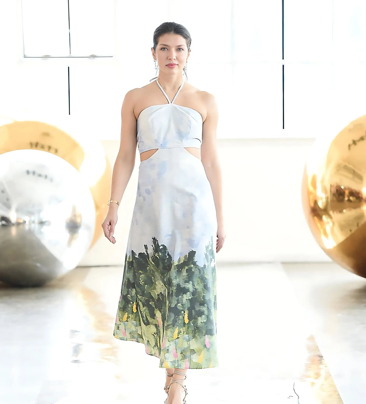 Flying Solo in front of a breathtaking panorama with spectacular fashion shows stole the spotlight at NYFW